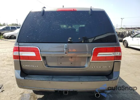 2010 Lincoln Navigator z USA, uszkodzony, nr VIN 5LMJJ2J51AEJ08275